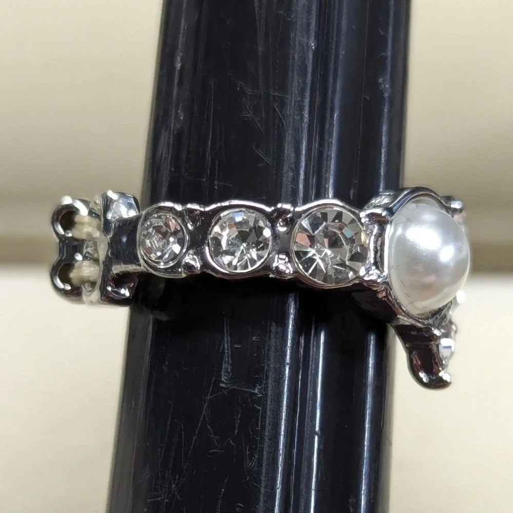 New Faux Pearl Clear Rhinestone Crystal Stretch Band Ring Silver Tone Comfy